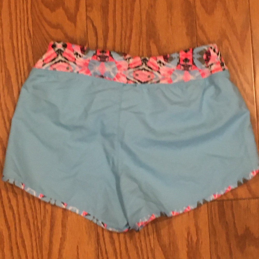 Patterned athletic shorts - Picture 3 of 3